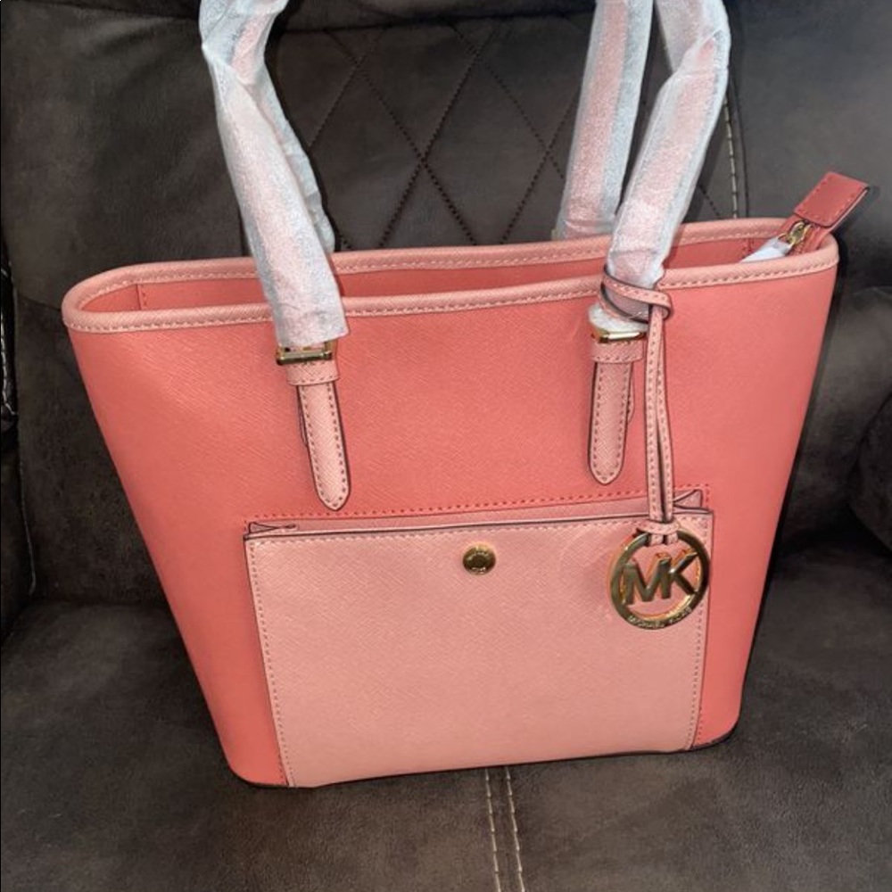 Micheal Kors purse